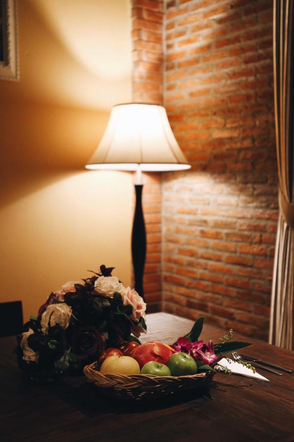 Hotel De L'Amour Sha Plus Prakhon Chai Bagian luar foto