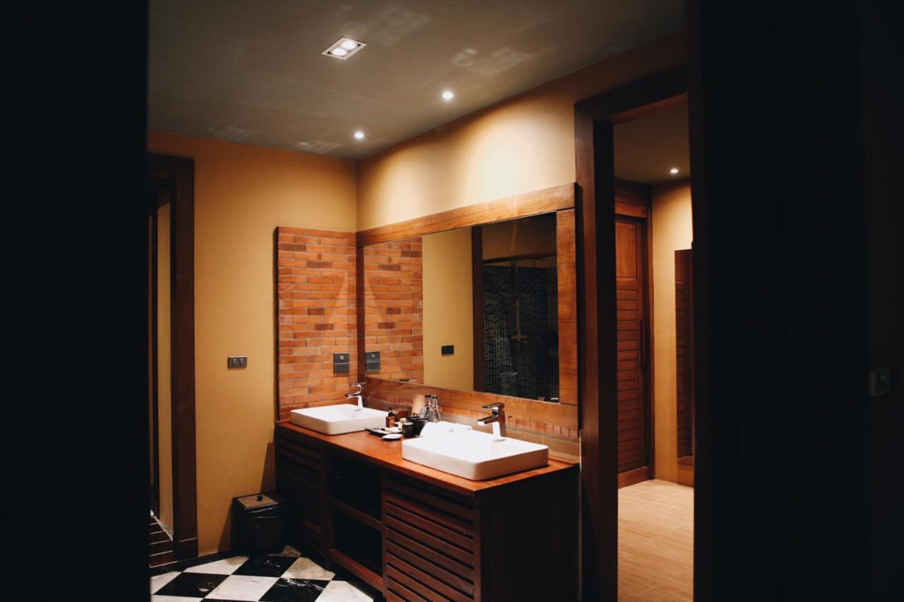 Hotel De L'Amour Sha Plus Prakhon Chai Bagian luar foto