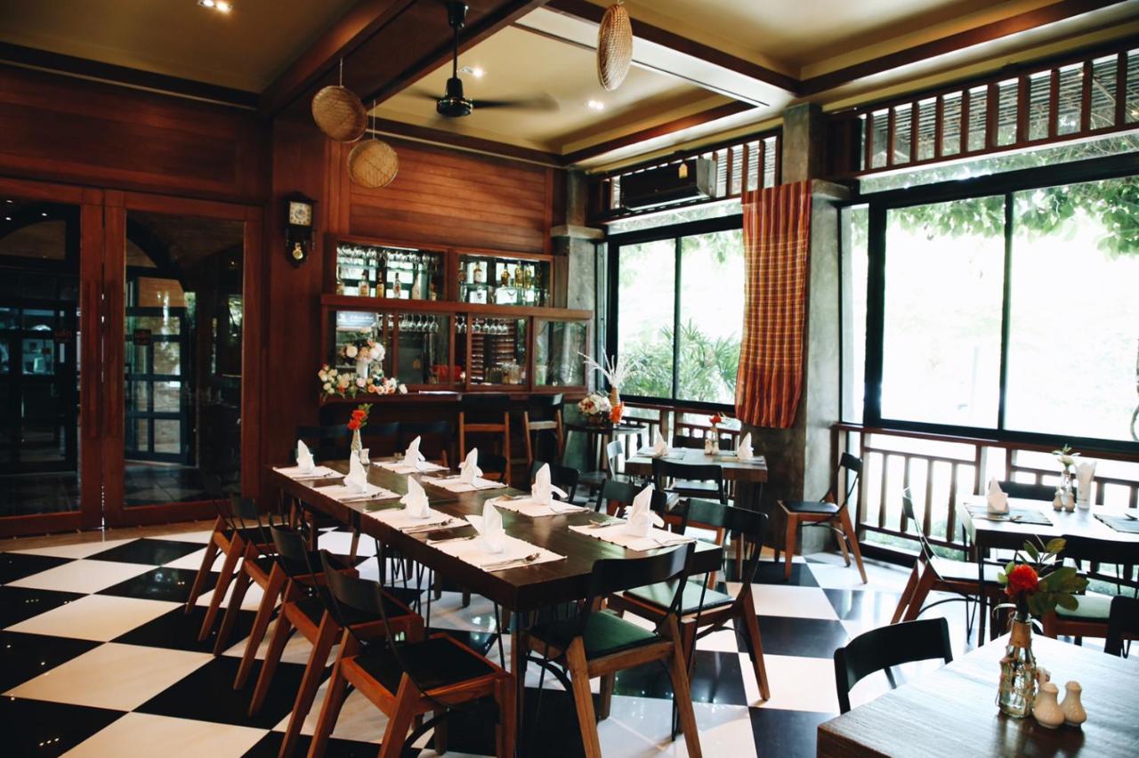 Hotel De L'Amour Sha Plus Prakhon Chai Bagian luar foto