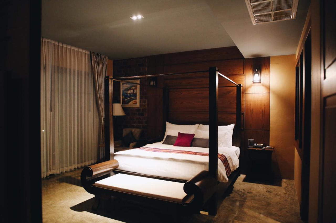 Hotel De L'Amour Sha Plus Prakhon Chai Bagian luar foto