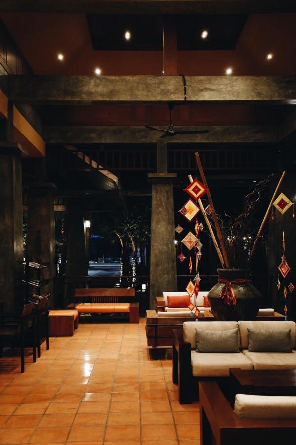 Hotel De L'Amour Sha Plus Prakhon Chai Bagian luar foto