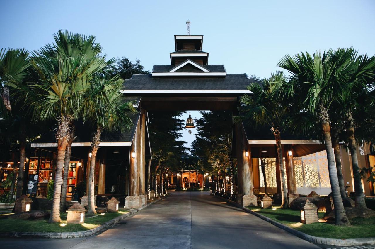 Hotel De L'Amour Sha Plus Prakhon Chai Bagian luar foto