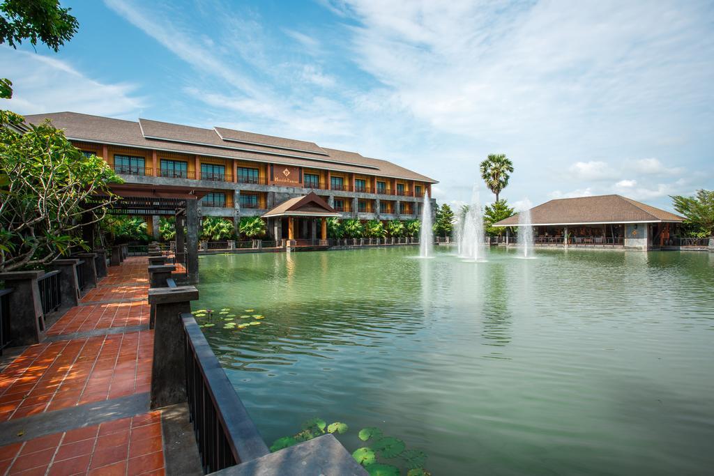 Hotel De L'Amour Sha Plus Prakhon Chai Bagian luar foto