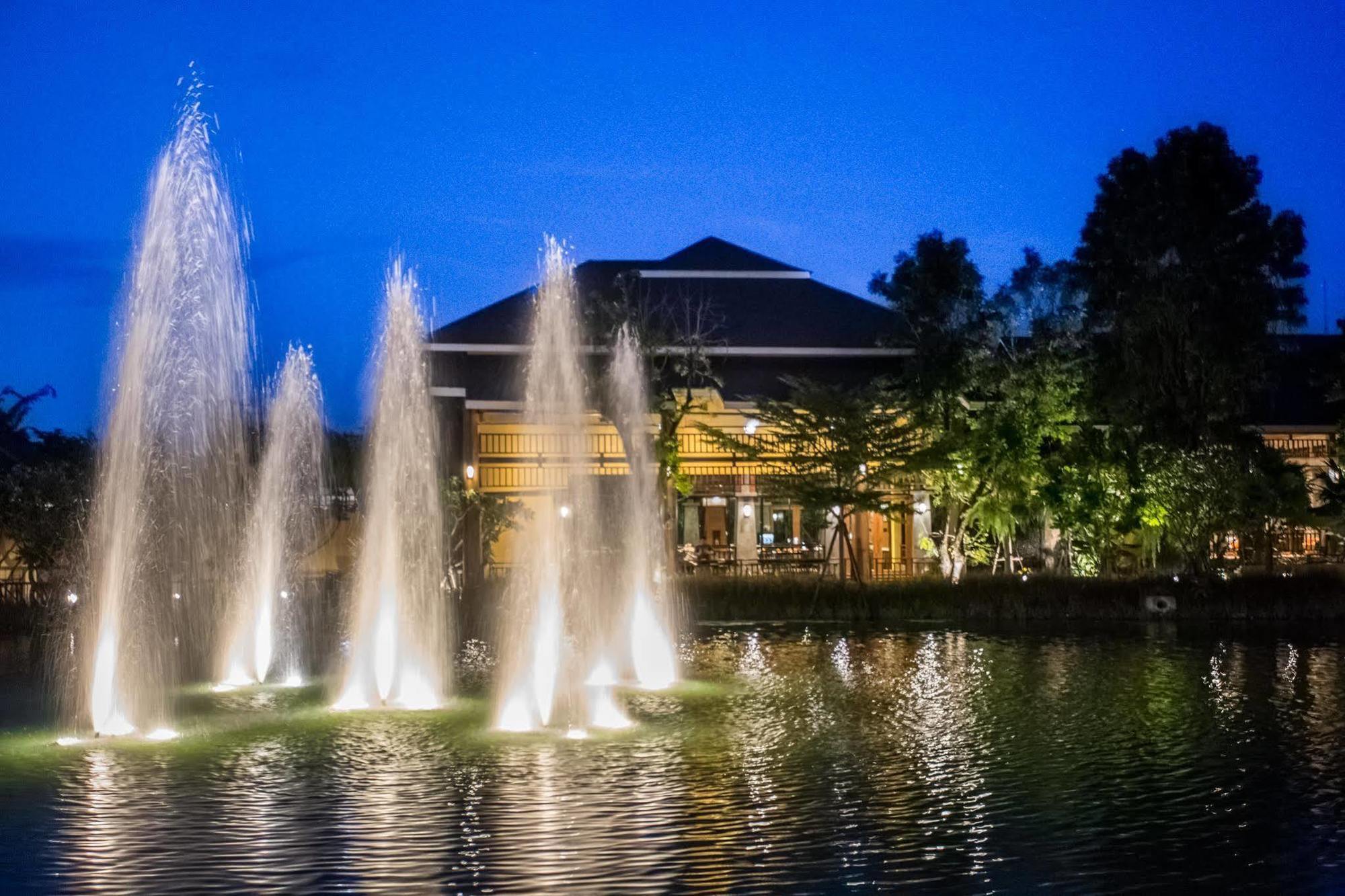 Hotel De L'Amour Sha Plus Prakhon Chai Bagian luar foto
